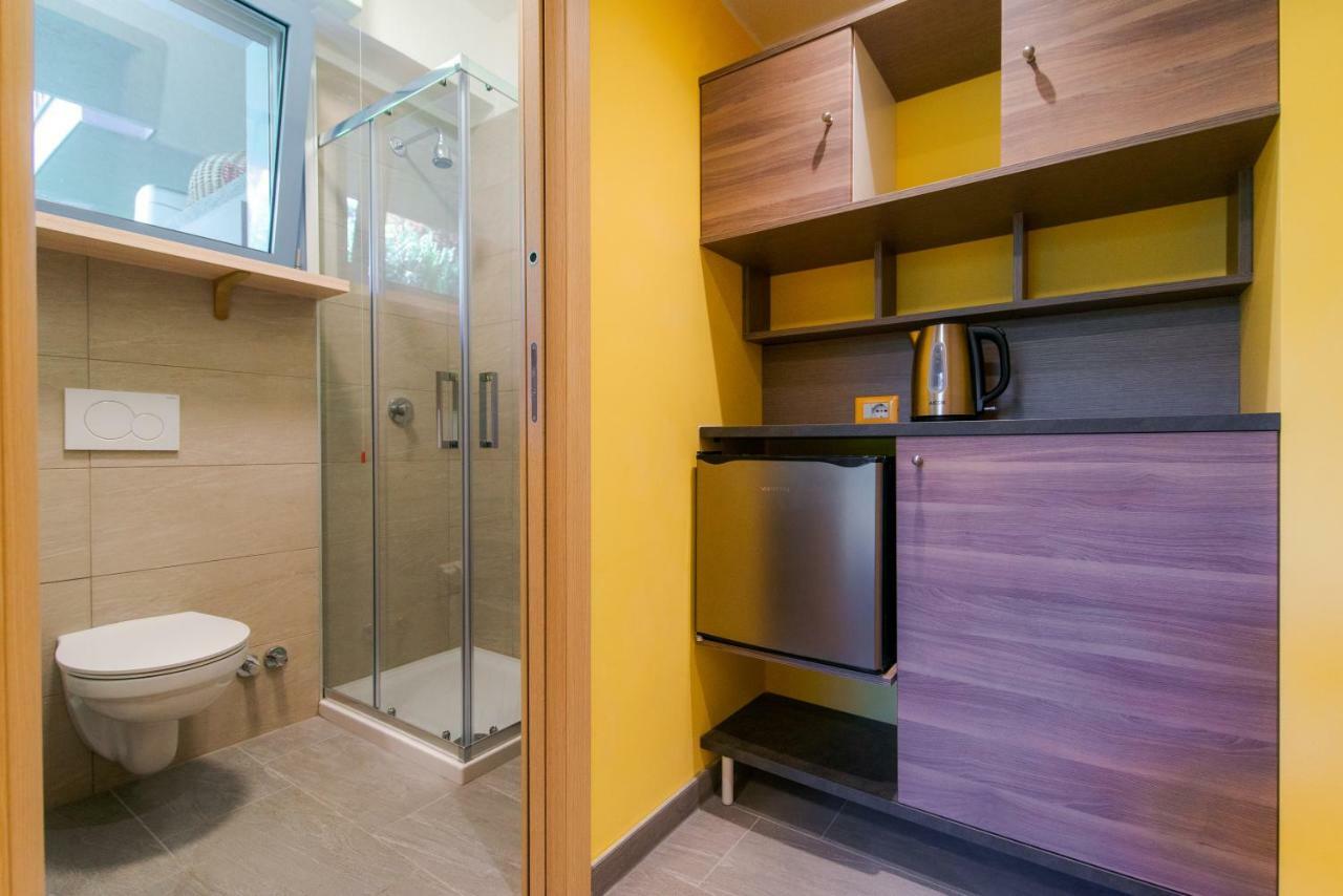Casa Livio - Rooms And Studios Комо Екстериор снимка