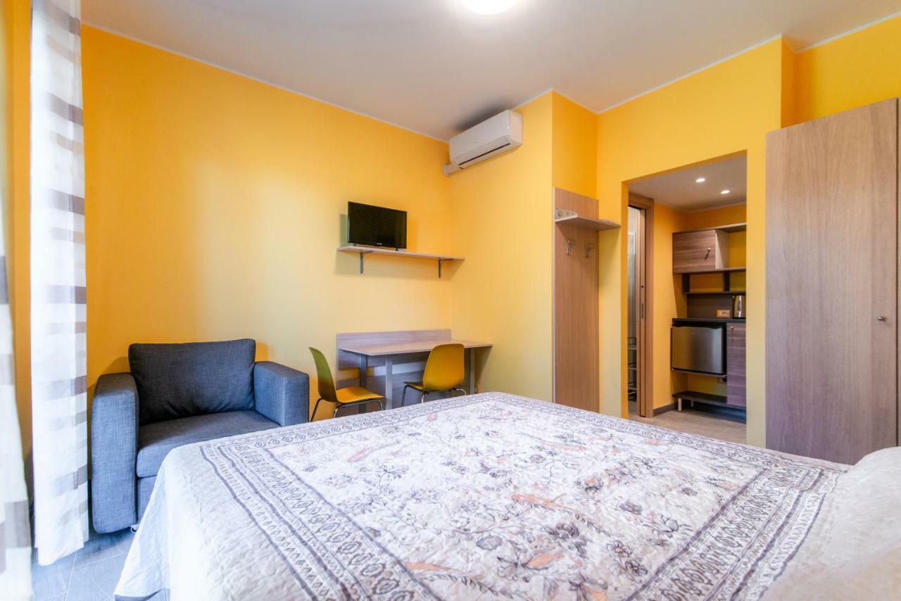 Casa Livio - Rooms And Studios Комо Екстериор снимка