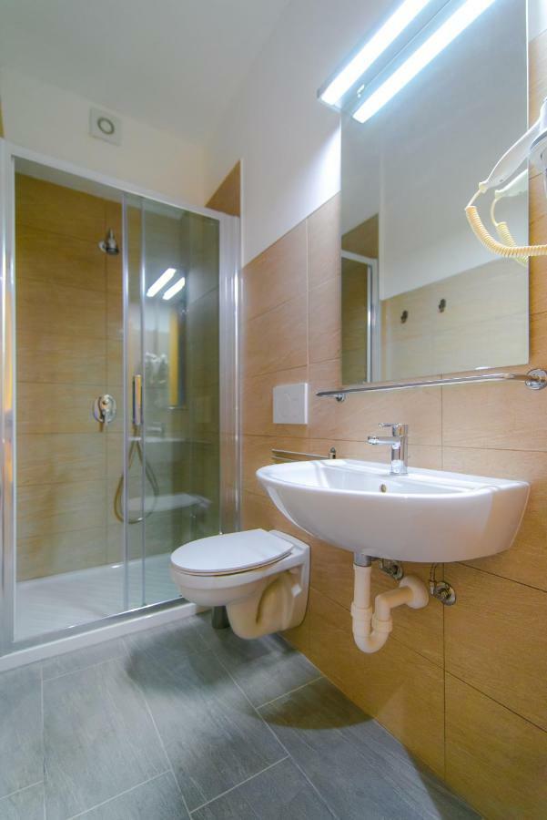 Casa Livio - Rooms And Studios Комо Екстериор снимка