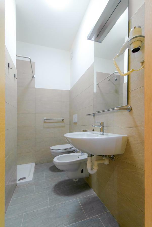 Casa Livio - Rooms And Studios Комо Екстериор снимка