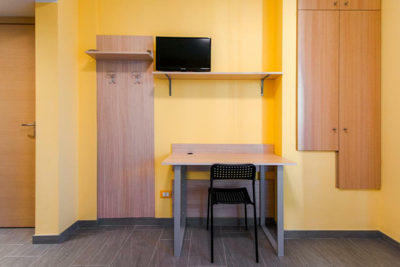 Casa Livio - Rooms And Studios Комо Екстериор снимка